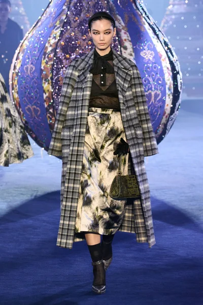 Look 28